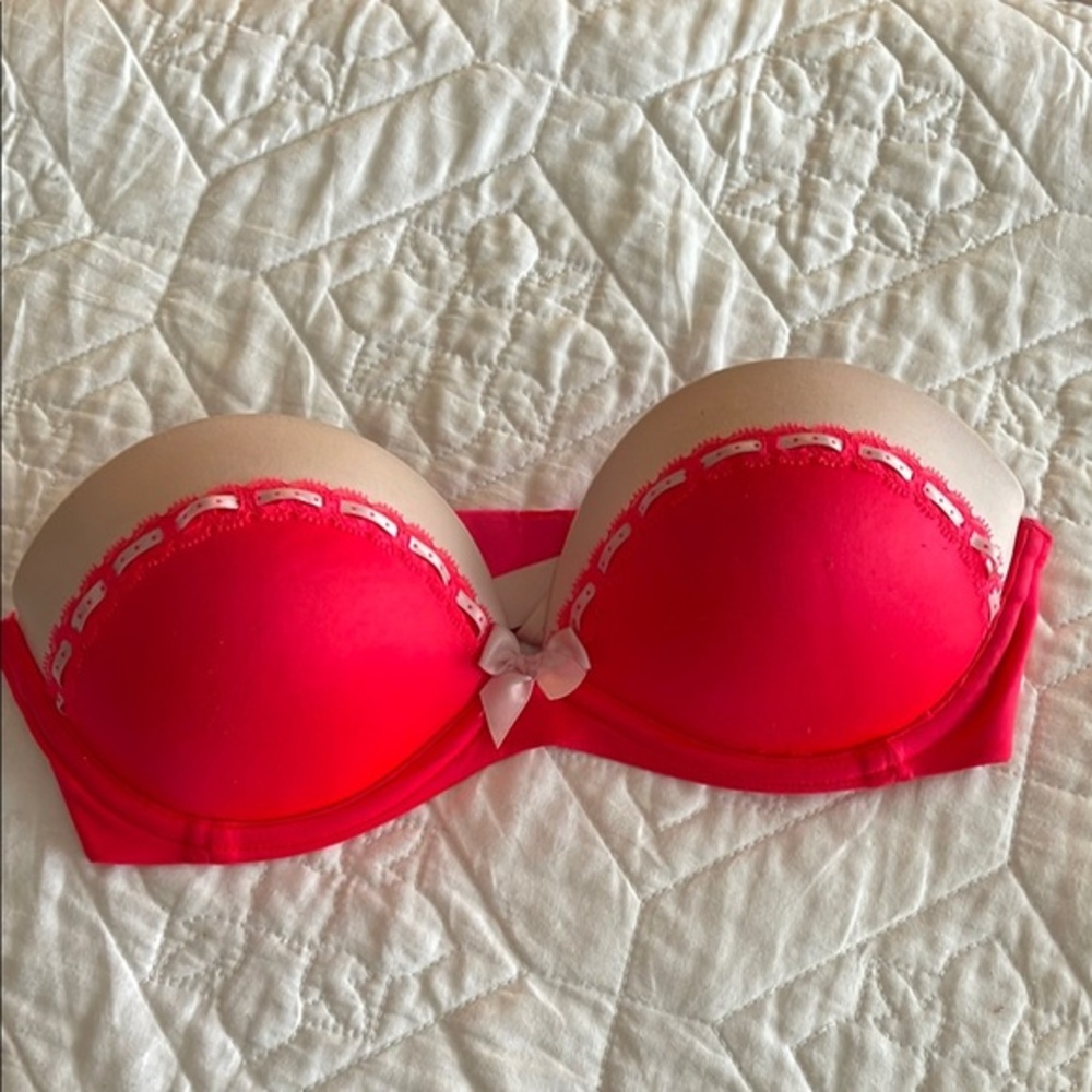 Victoria’s Secret very sexy strapless Bra, size 32B